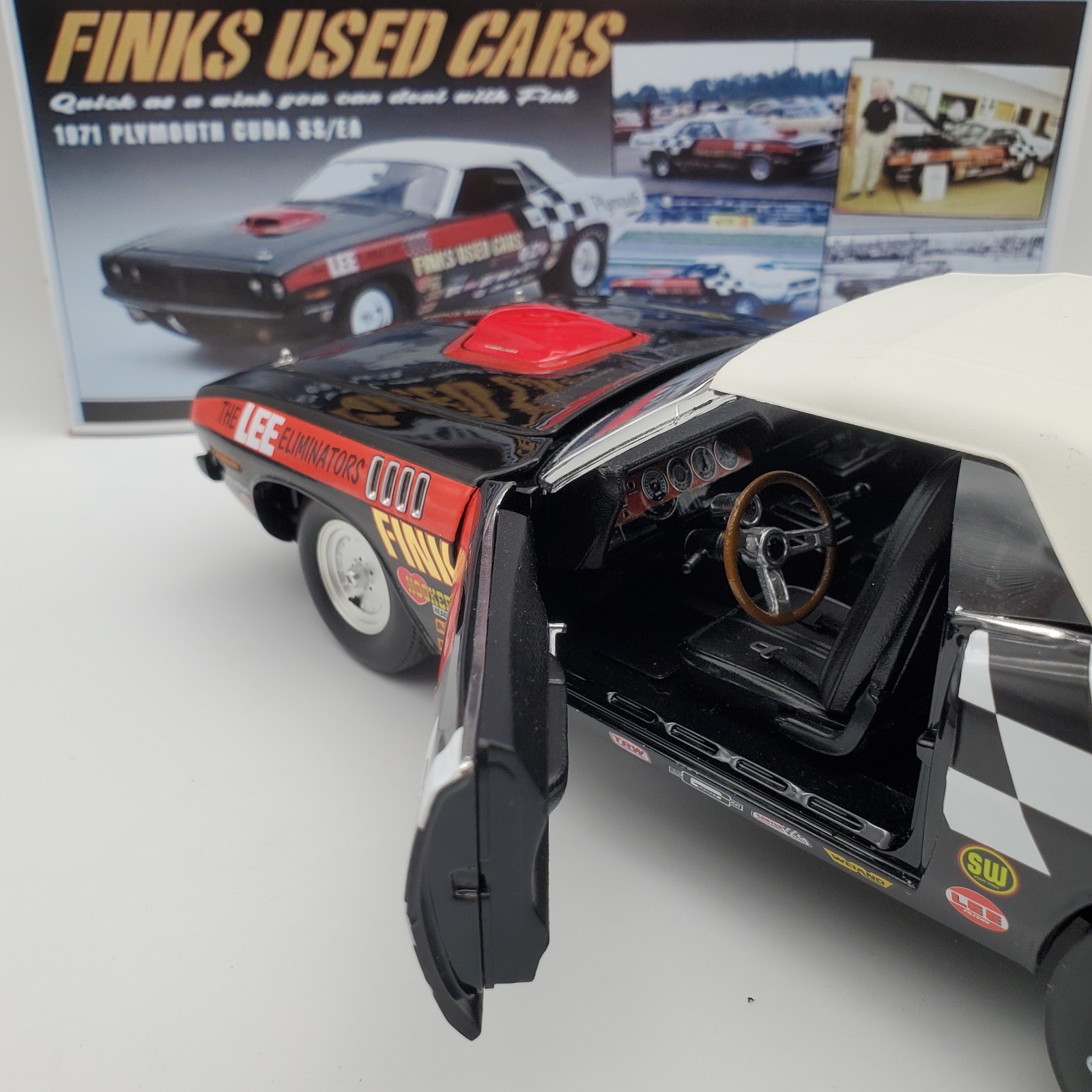 FINKS USED CARS SUPER STOCK 1:18 CUDA SS/EA 426 HEMI ATOMIC A1806130AA BRAND NEW