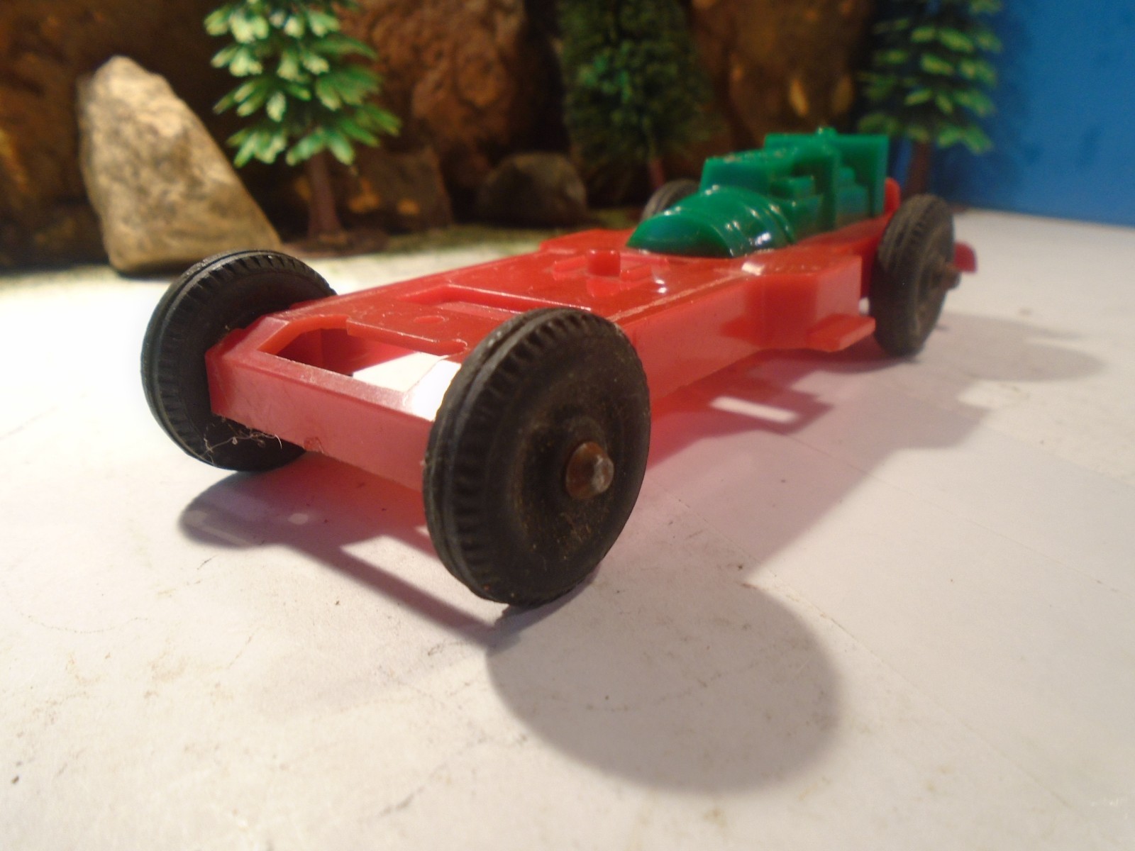 HULBY KIDDIE TOY TRUCK PLASTIC BASE CHASSIE, MOTOR AND WHEEL SET 1-185-1