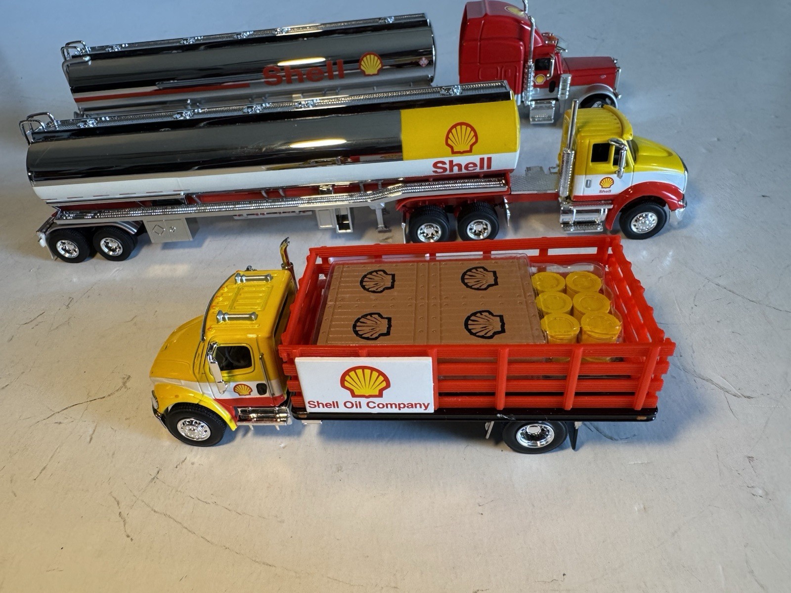 Speccast 1:64 Diecast Shell Peterbilt Tanker Trailer & Freightliner Rack Truck