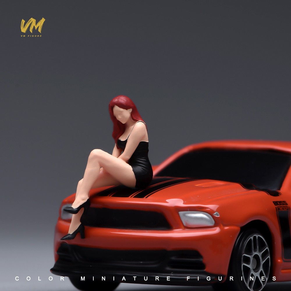 1/64 Miniatures Sexy Red Hair Beauty Scene Props Model Figures For Cars Vehicle