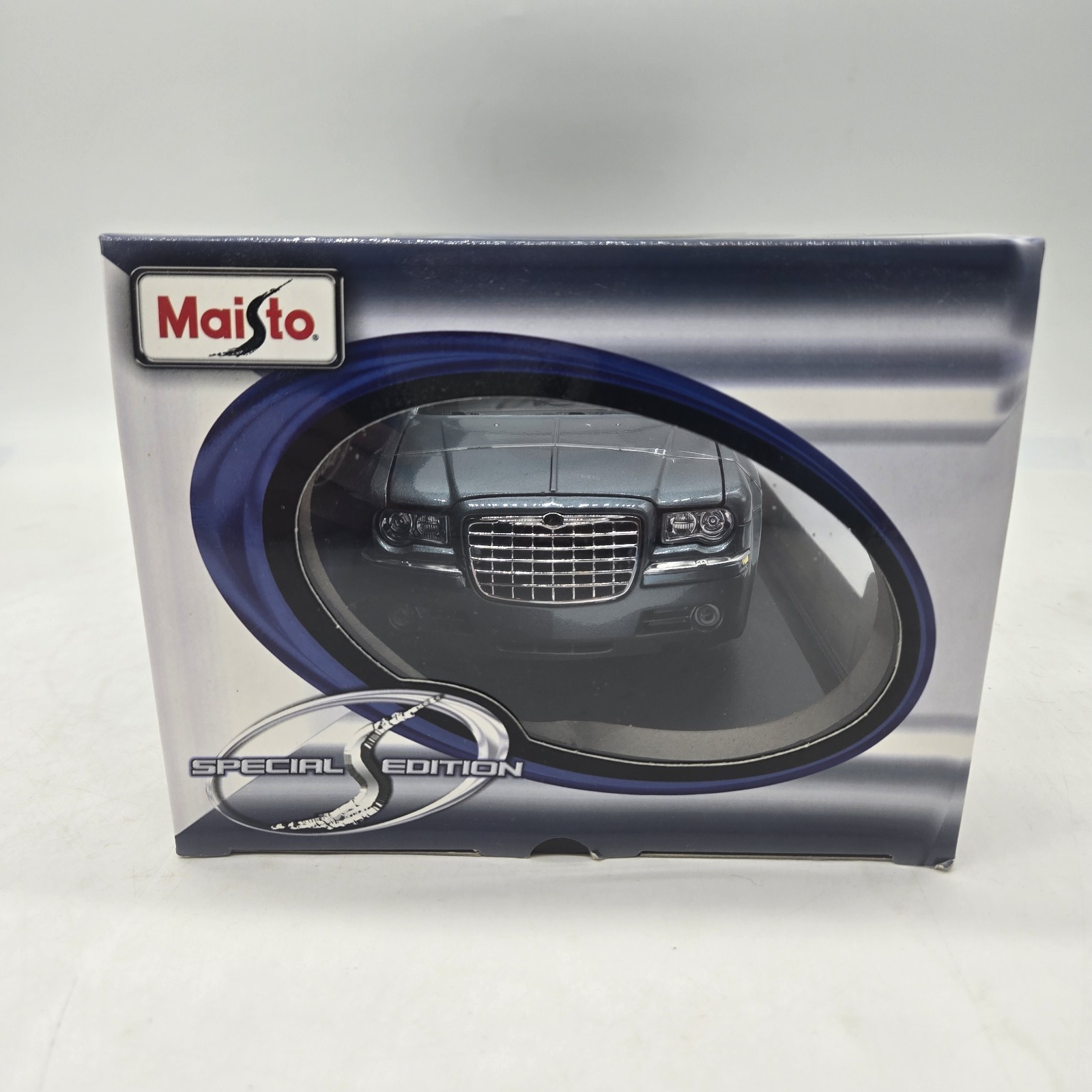Maisto 1/18 Scale 2005 Chrysler 300C Hemi Special Edition – Metallic Silver/Gray