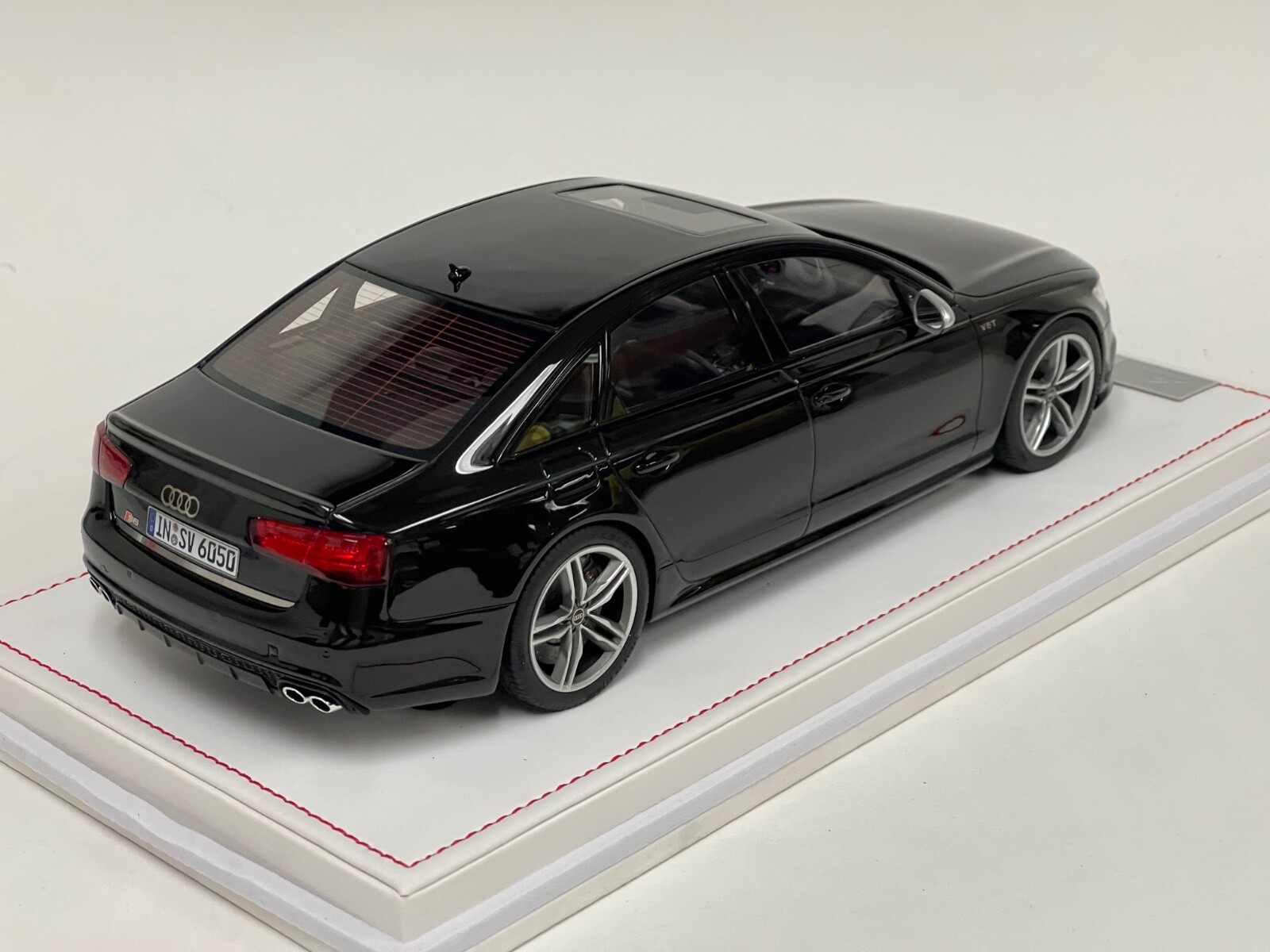 1/18 Ivy Models Audi S6 in Brilliant black on Leather Base limited to 39 pcs