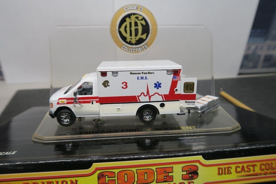 CODE 3 EMS CHICAGO FIRE DEPT FORD E 350 AMBULANCE #12056 LIMITED EDITION 1:64