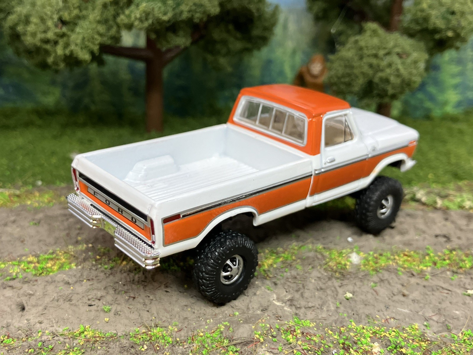 1977 Ford F-150 Ranger Explorer Lifted 4×4 Truck 1/64 Diecast Custom Greenlight