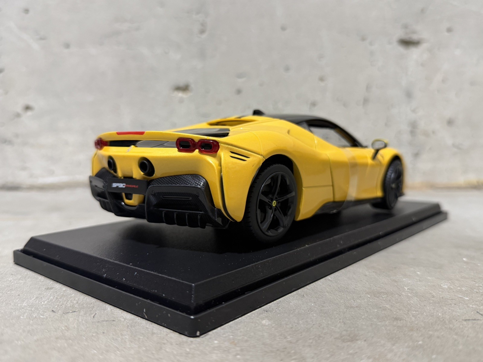 Ferrari SF90 1:18 Maisto Special Edition Diecast Model Car – Yellow