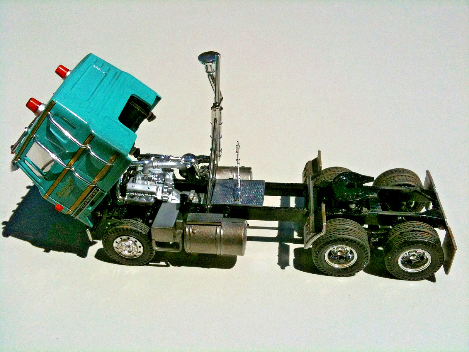 Corgi Heavy Haulers International Transtar with Crushed Car Load 1:50 Scale