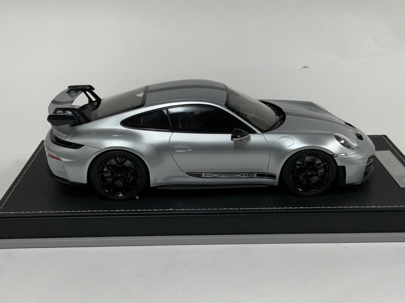 1/18 Ivy Porsche 911 GT3 992.1 Silver with Black Stripe on Leather 20 pcs AB655