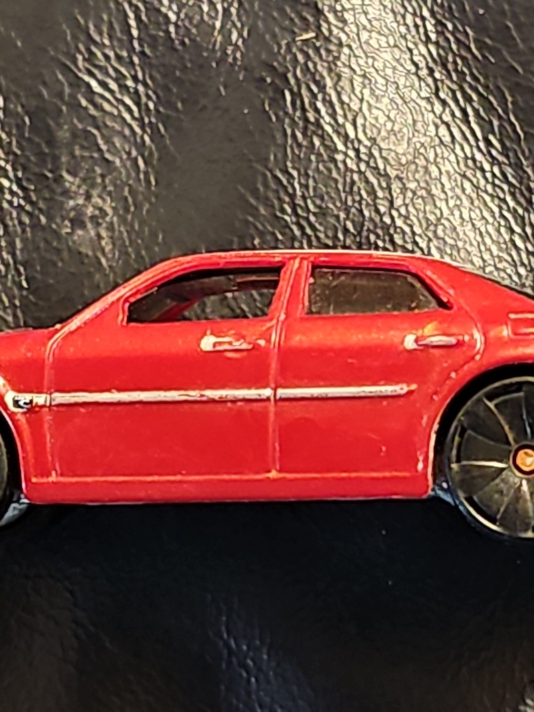2005 HOT WHEELS CHRYSLER 300C HEMI RED 1:64 DIECAST Car- READ