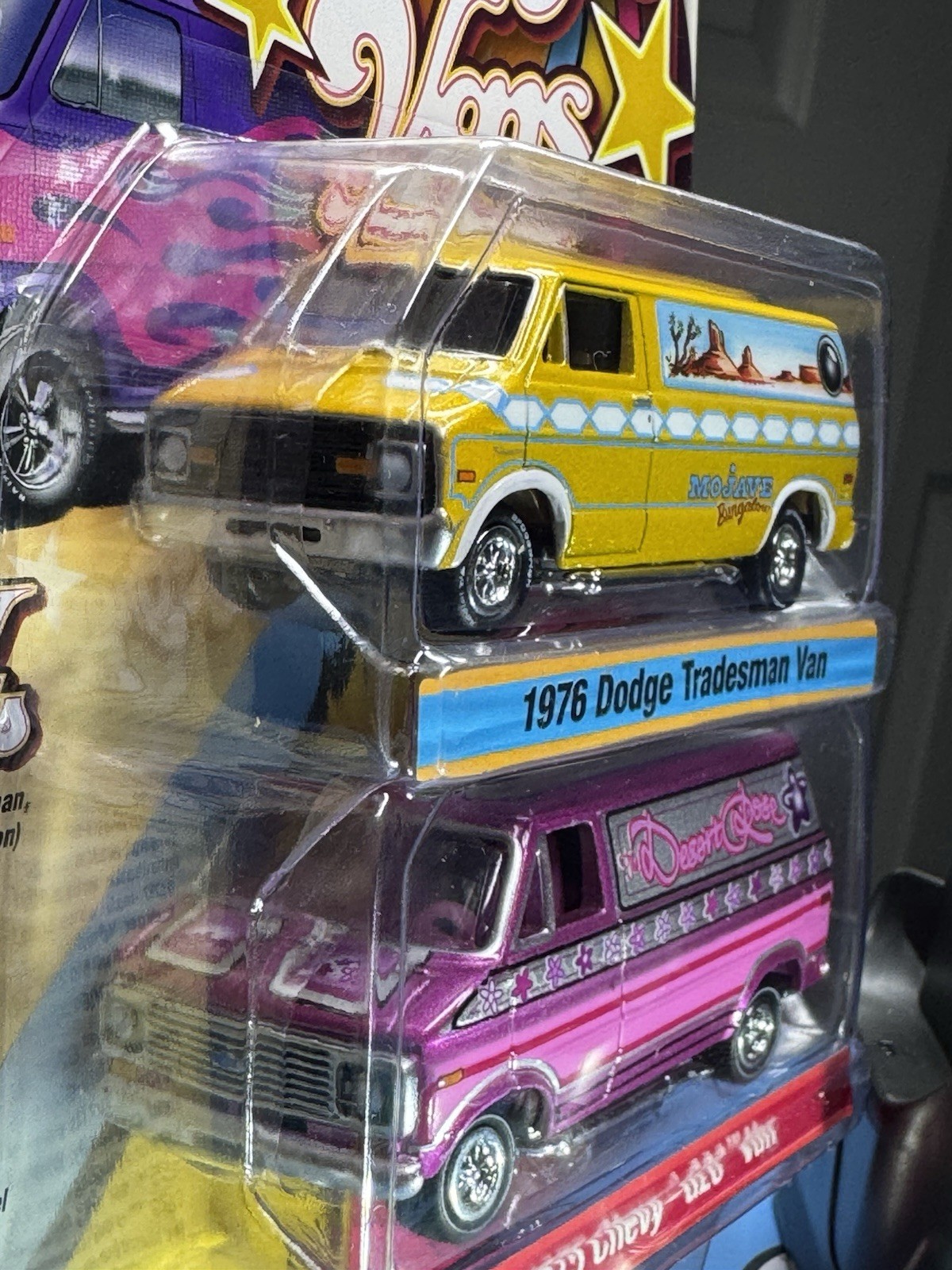 Johnny Lightning Boogie Vans 2-Pack 1976 Dodge Tradesman/1975 Chevy G20 1:64