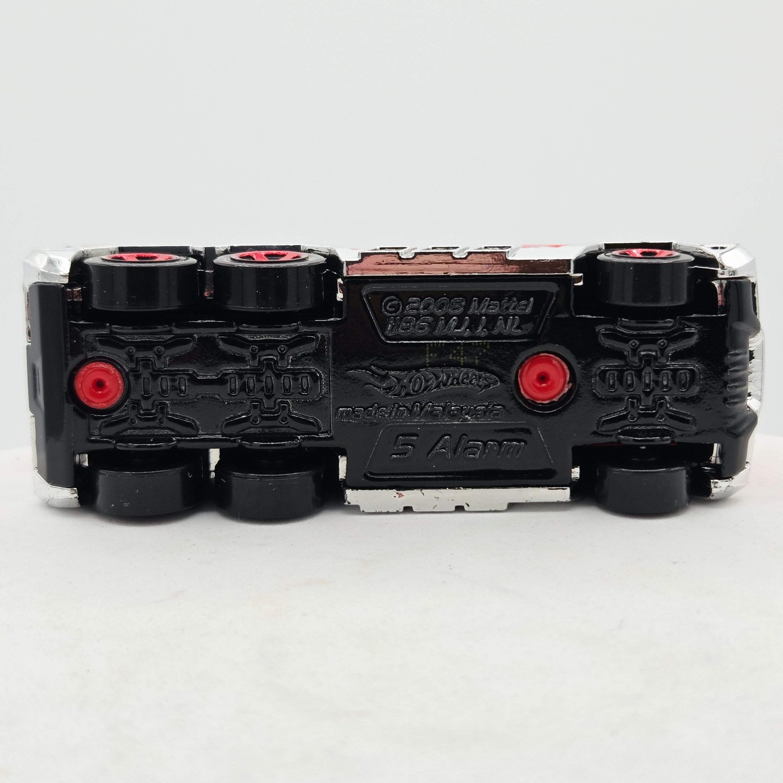 Hot Wheels 5 Alarm Fire Truck – Tandem Axel, Red (2014 HW Basic – City Works Res