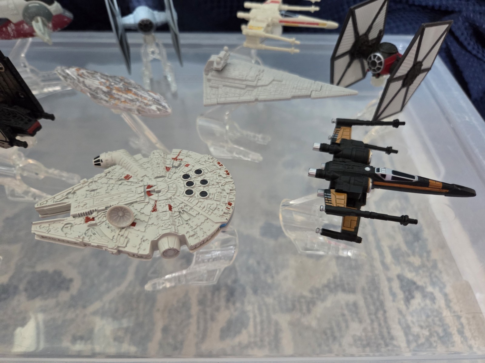 Star Wars Hot Wheels Lot of 11 ships – Includes STANDS