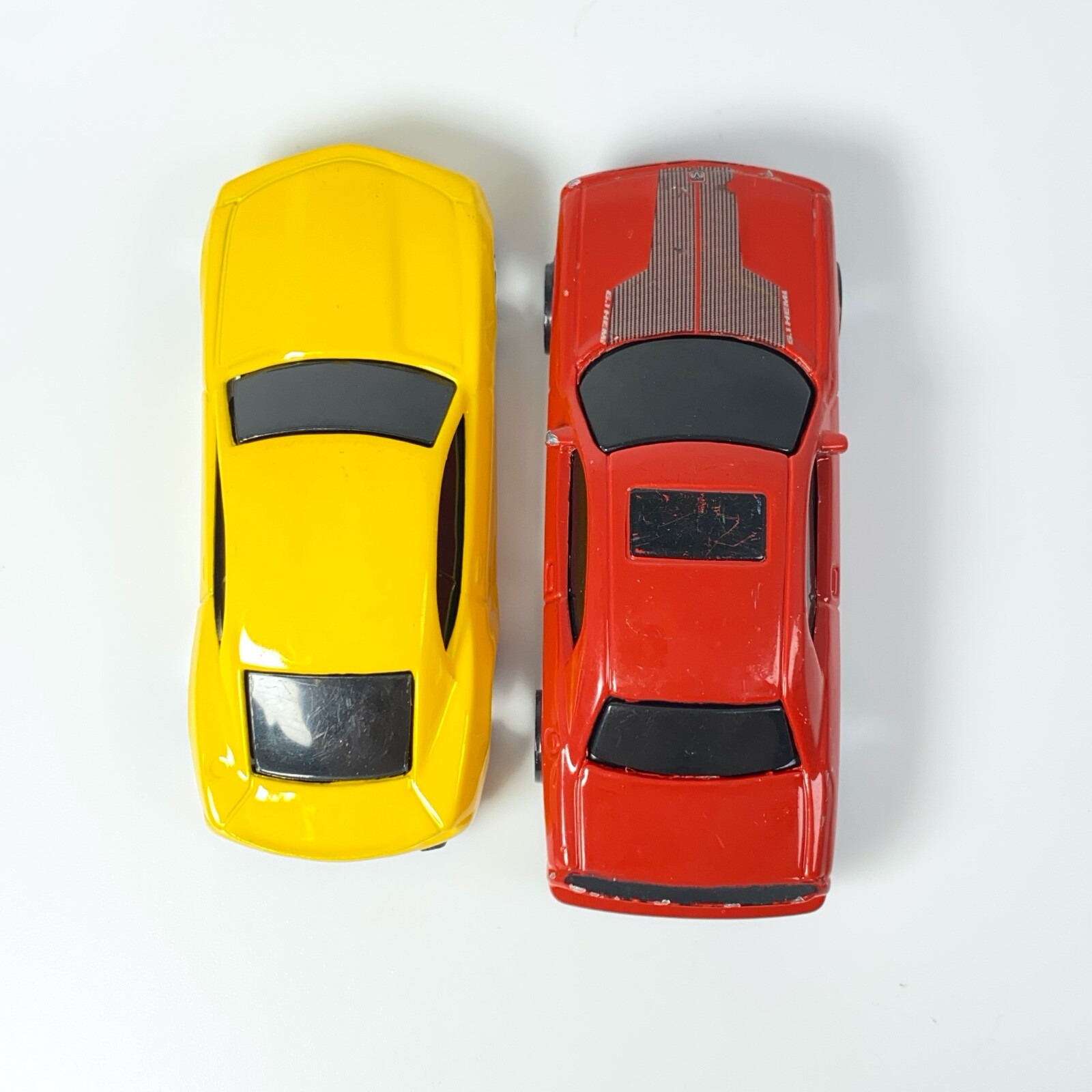 Maisto Lot 2006 Chevy Camaro Concept Yellow, 2008 Dodge Challenger SRT8 Red 1:64
