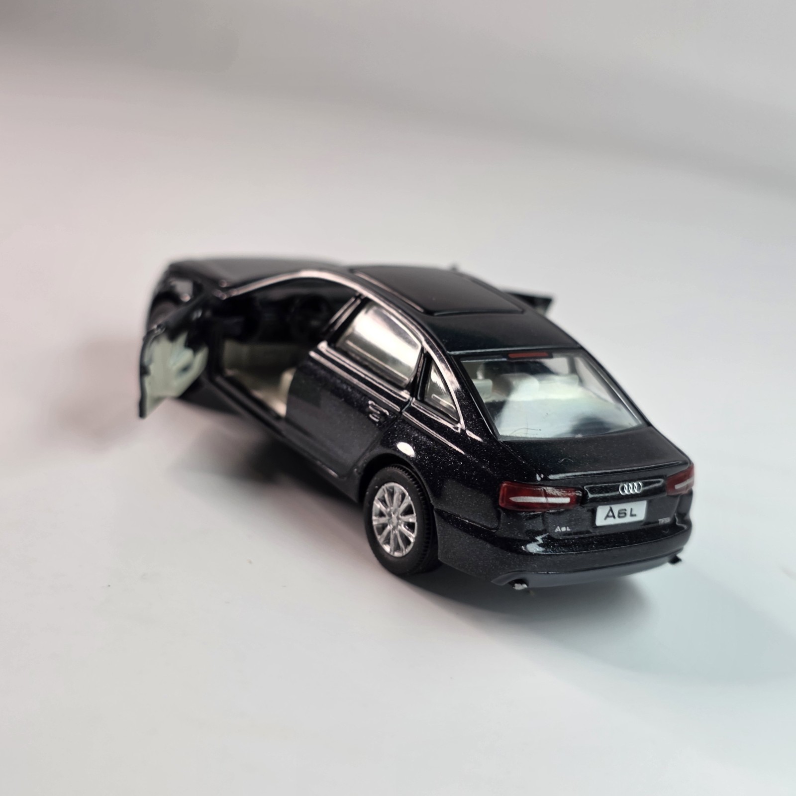 1:64 Era CAR 05 – Audi A6L Black