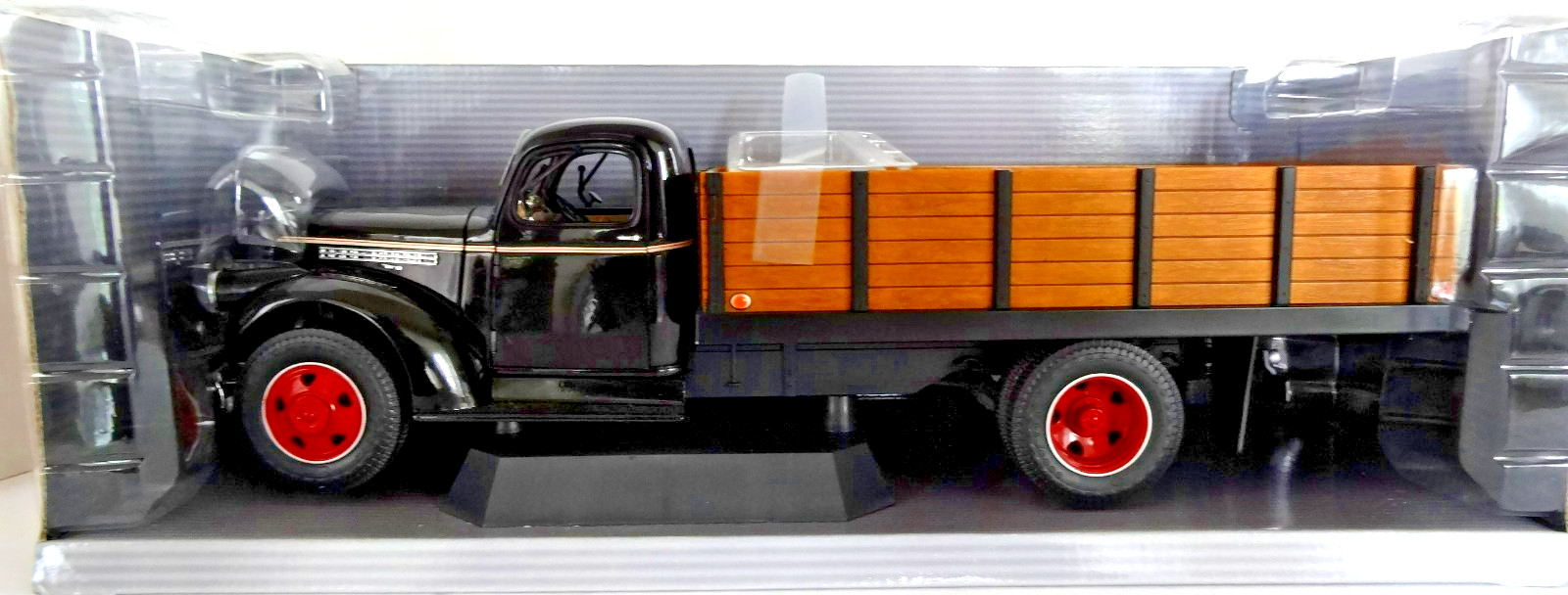 HIGHWAY 61 COLLECTABLES 1946 CHEVROLET GRAIN TRUCK 1/16 SCALE DIECAST #50190