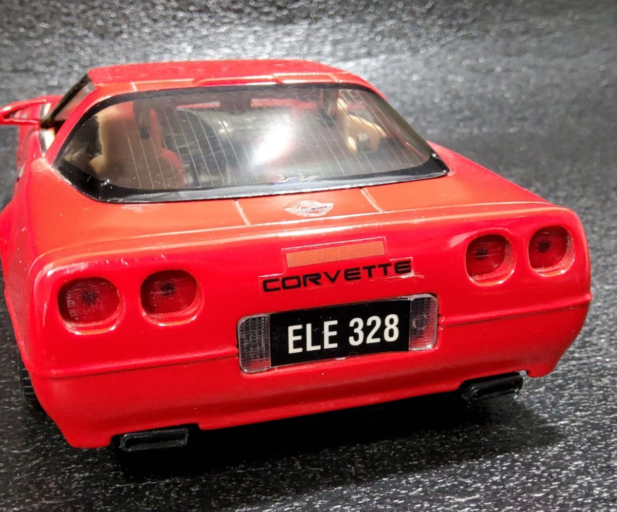 1992 Chevrolet Corvette, Maisto Red No Box Very Dusty 1/18 Scale