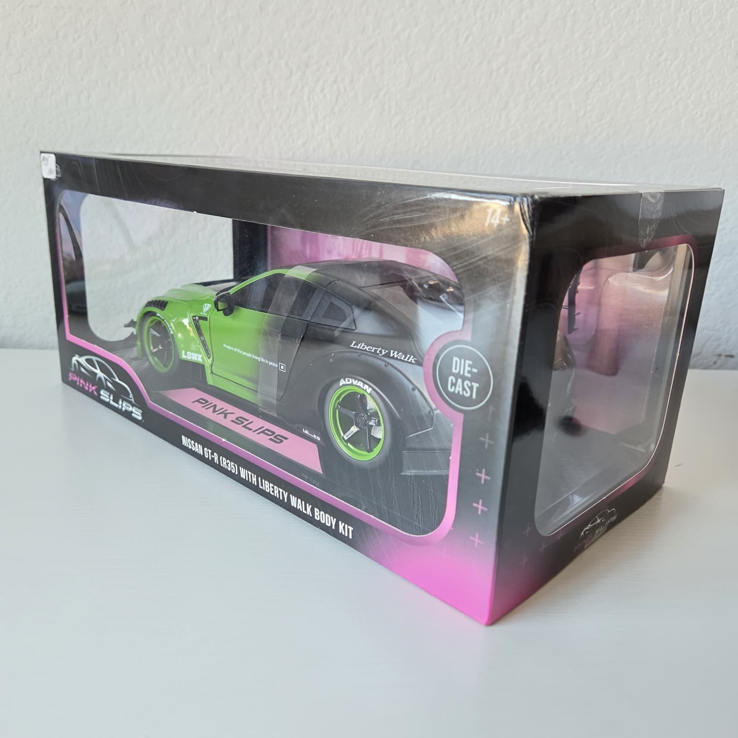 Jada Toys Pink Slips Nissan GT-R R35 with Liberty Walk body kit 1/18 Scale