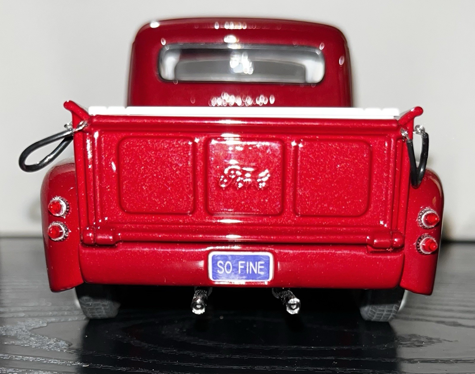 1951 FORD F-150 CUSTOM PICKUP DANBURY MINT CANDY APPLE RED 1:24 DIECAST MODEL
