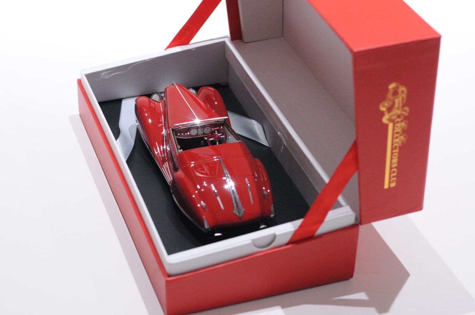 RARE DIE CAST CAR COLLECTOR’S CLUB 1939 DELAHAYE 165 M CABRIOLET RED SCALE 1:24