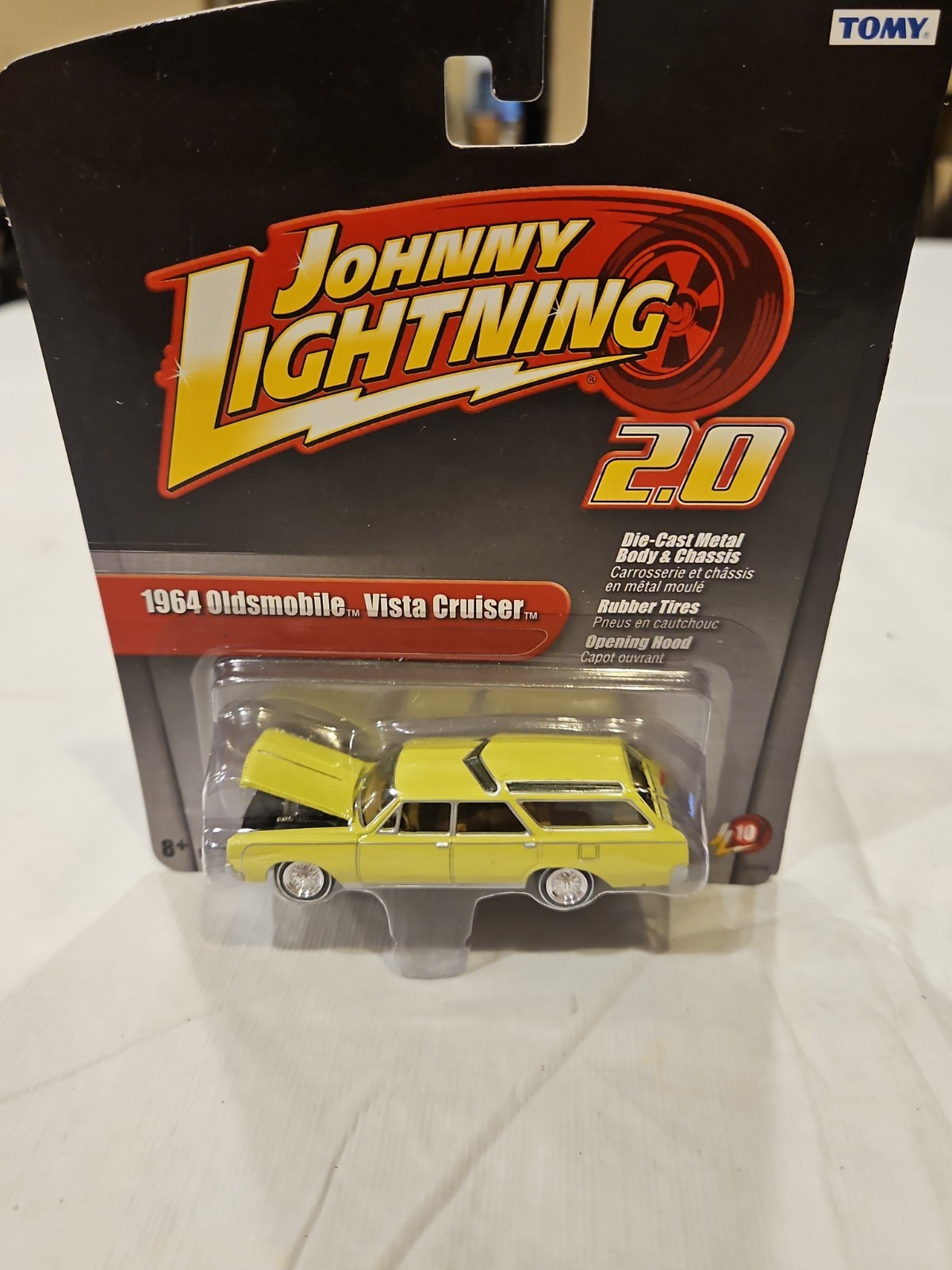 Johnny Lightning 2.0 1964 Oldsmobile Vista Cruiser *Yellow* w/ Rubber Tires