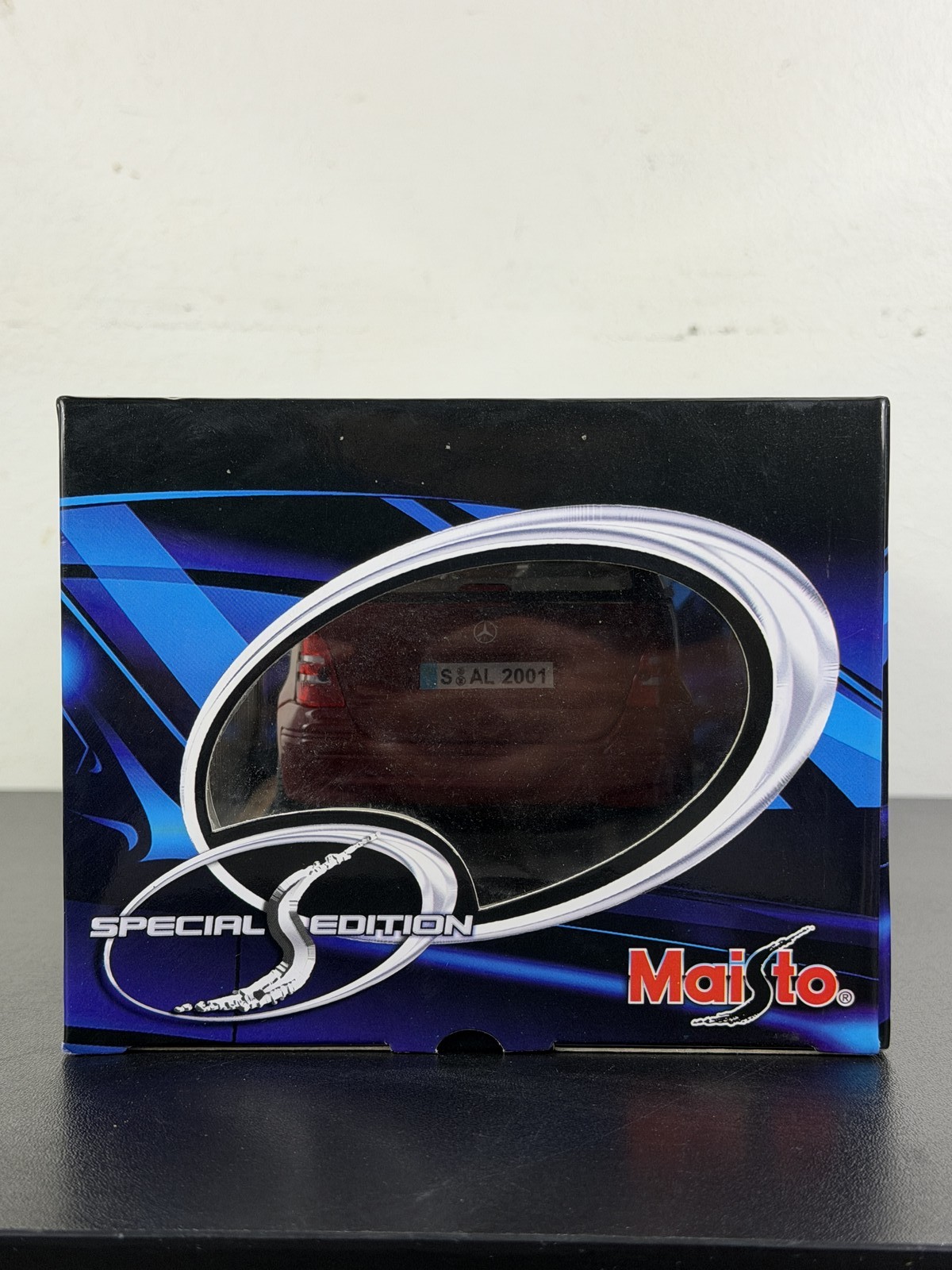 Maisto Special Edition 1:18 Mercedes-Benz A-Class Long Version Diecast Car Red