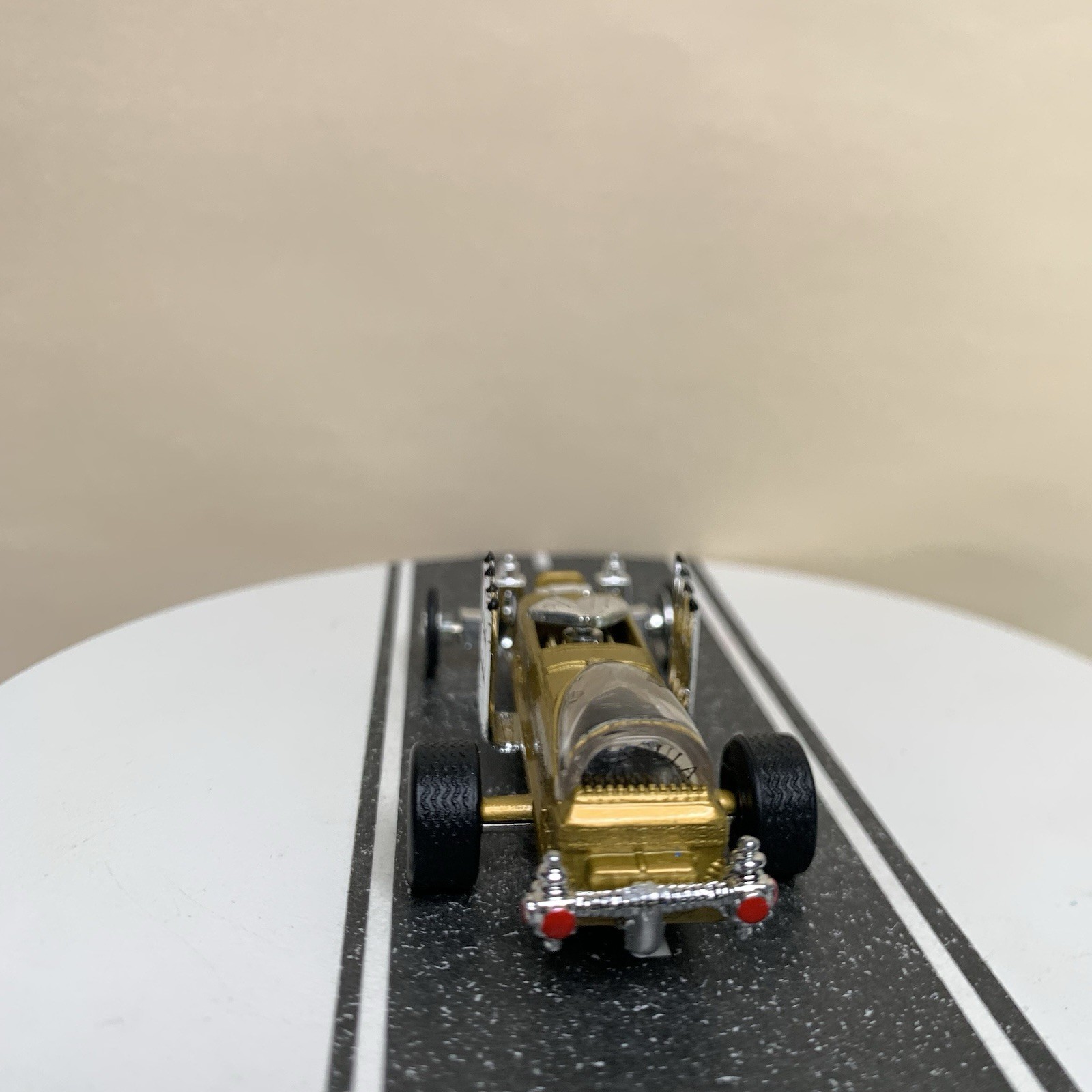 1999 Johnny Lightning Episode 2 The Munsters Drag-U-La Coffin Hot Rod Gold NM