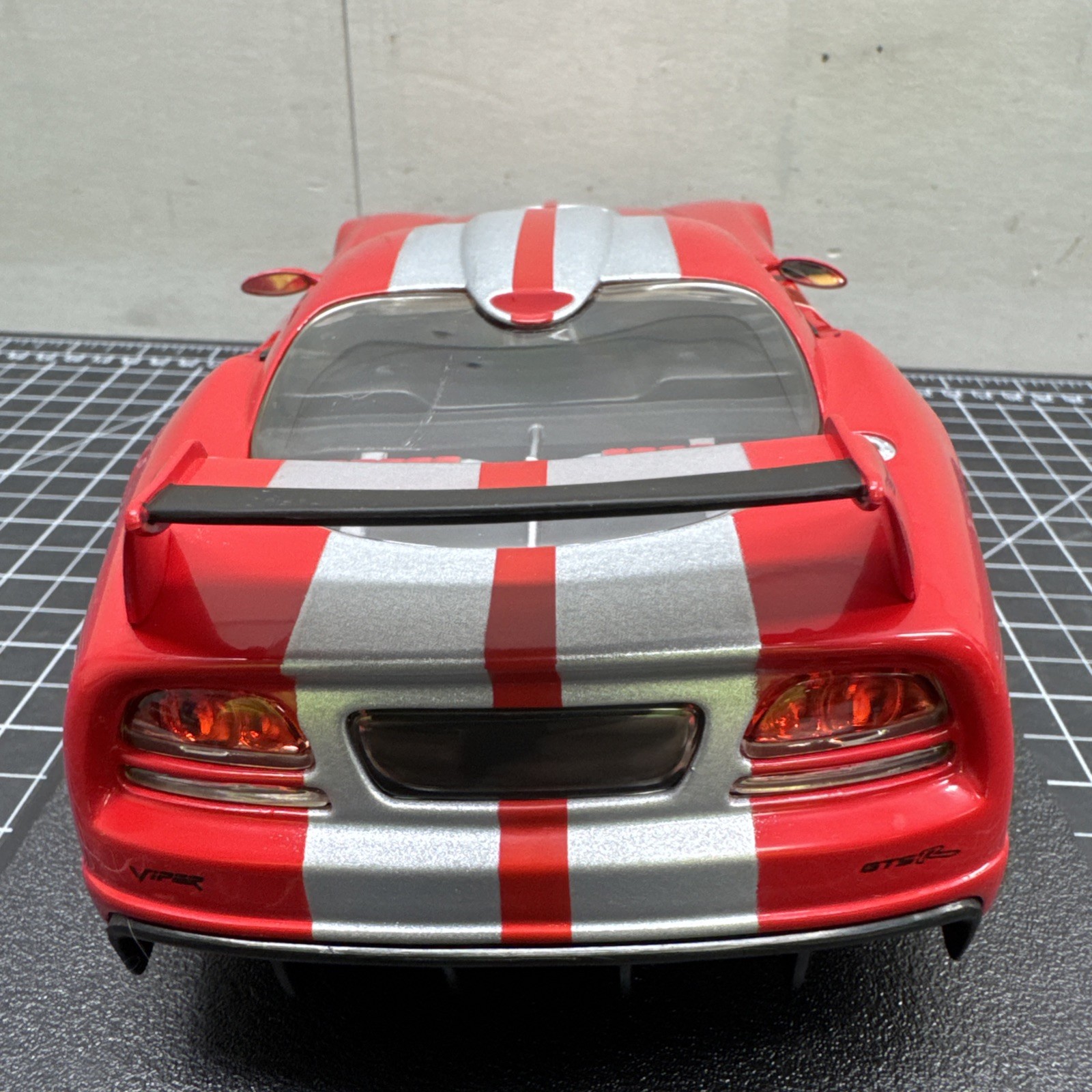 1/18 100% Hotwheels 2001 Dodge Viper GTS R Red No BOX D3