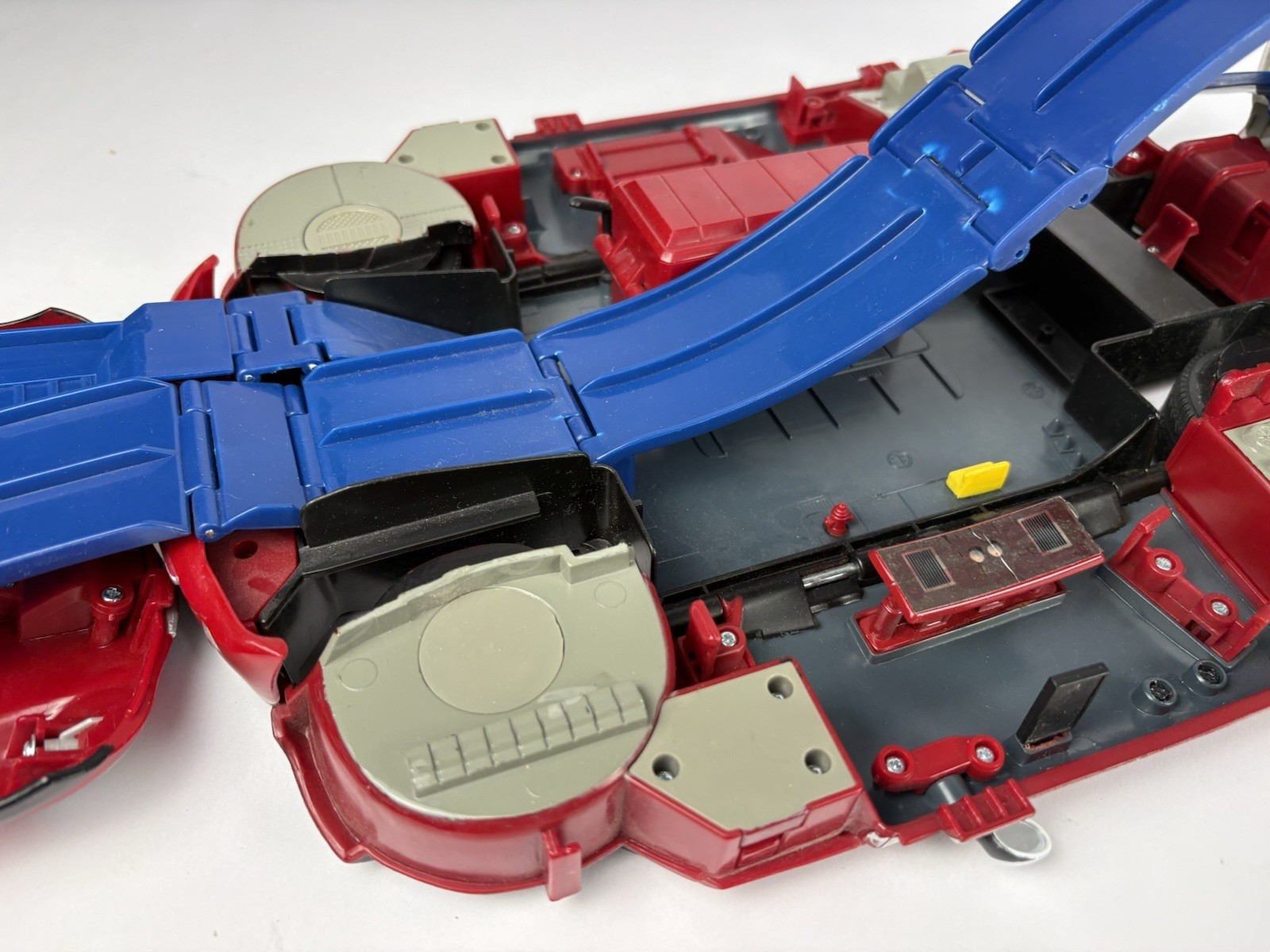 Playmates Micro Machines Mini Cooper with 2 Micro Cars – FOLDS OUT – 2004