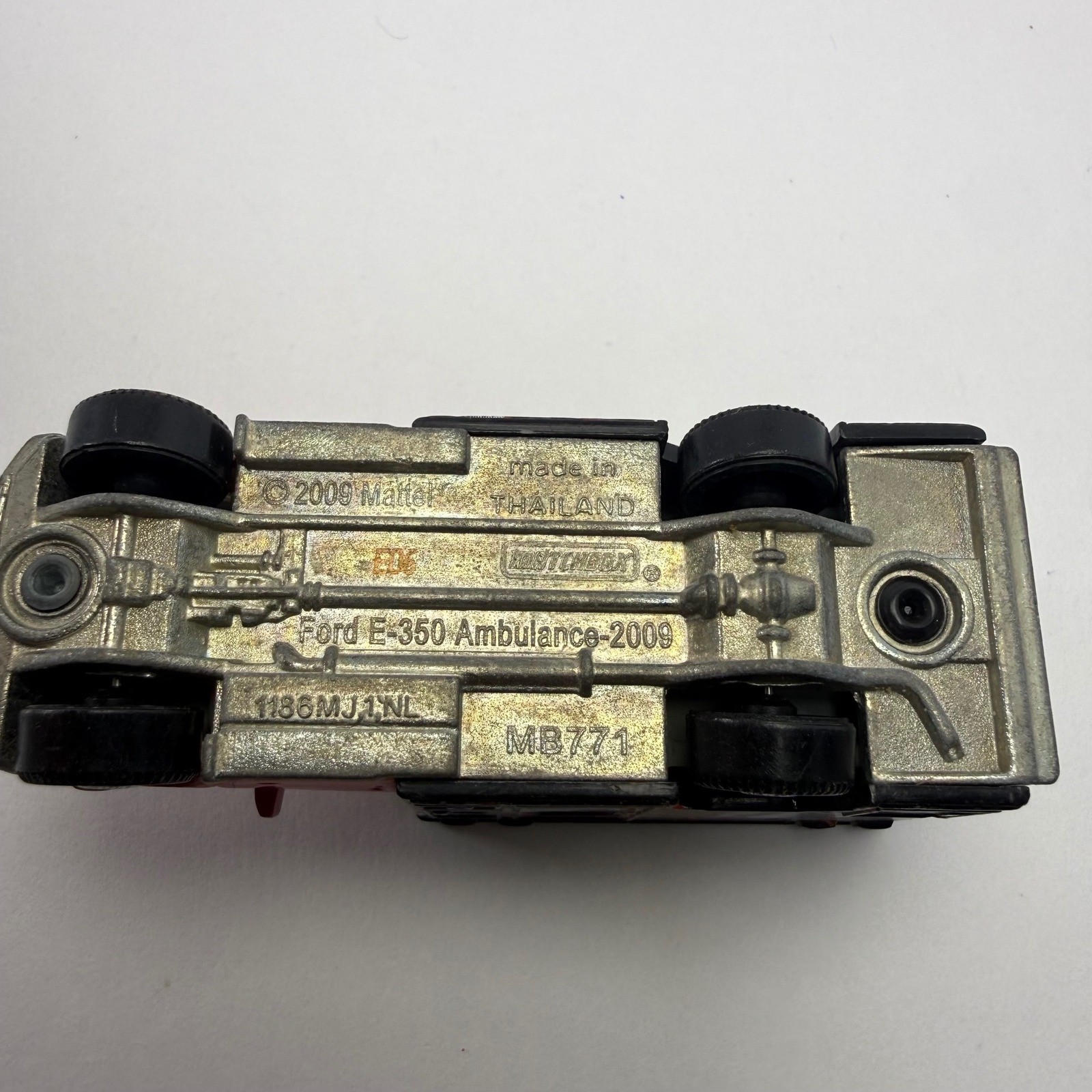 Matchbox 2009 Ford E-350 Ambulance Red Black EMT Rescue Response MB771