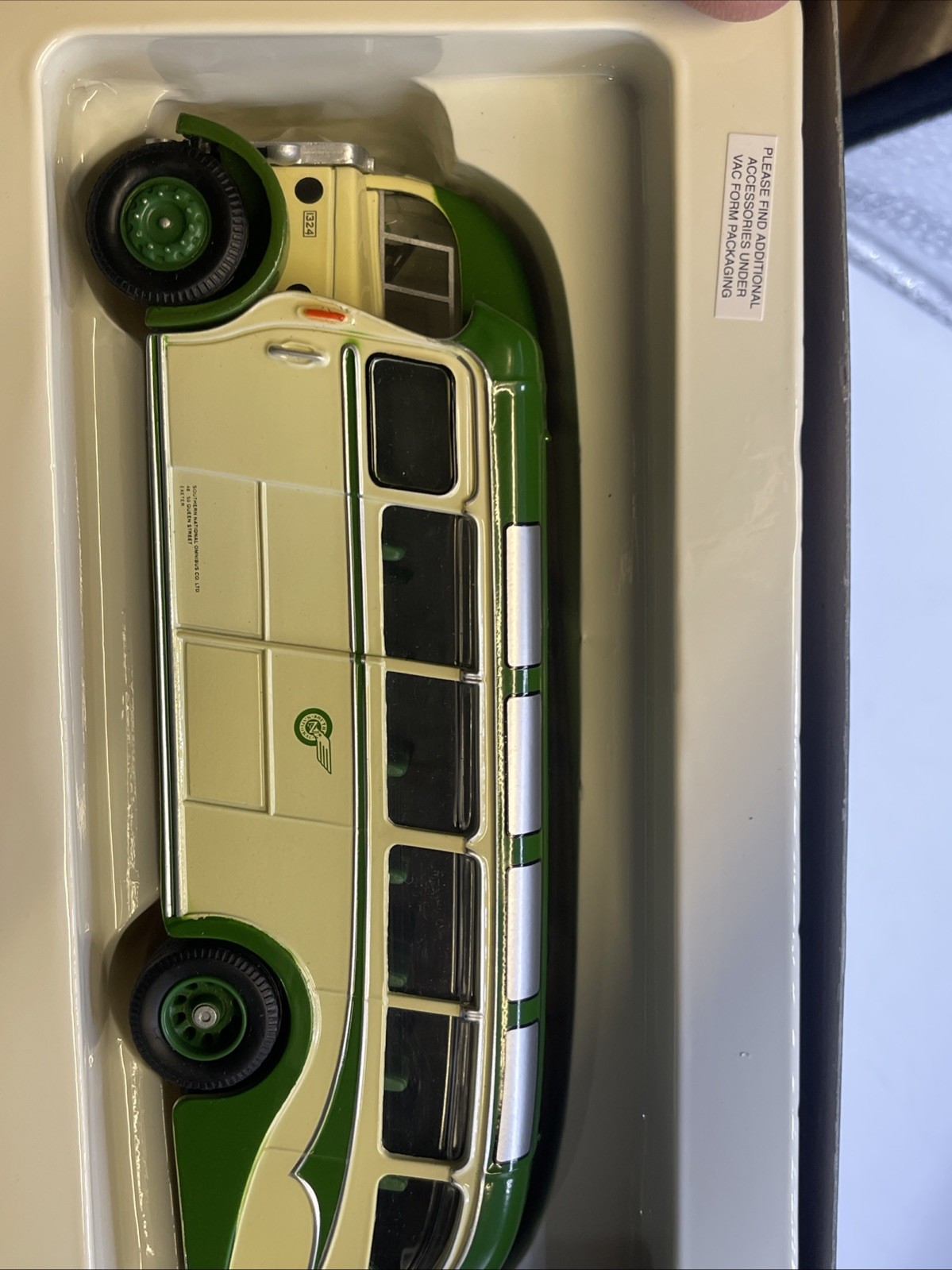 CORGI CLASSICS SOUTHERN NATIONAL BRISTOL LL6B DUPLE COACH BUS MODEL 33301 1:50