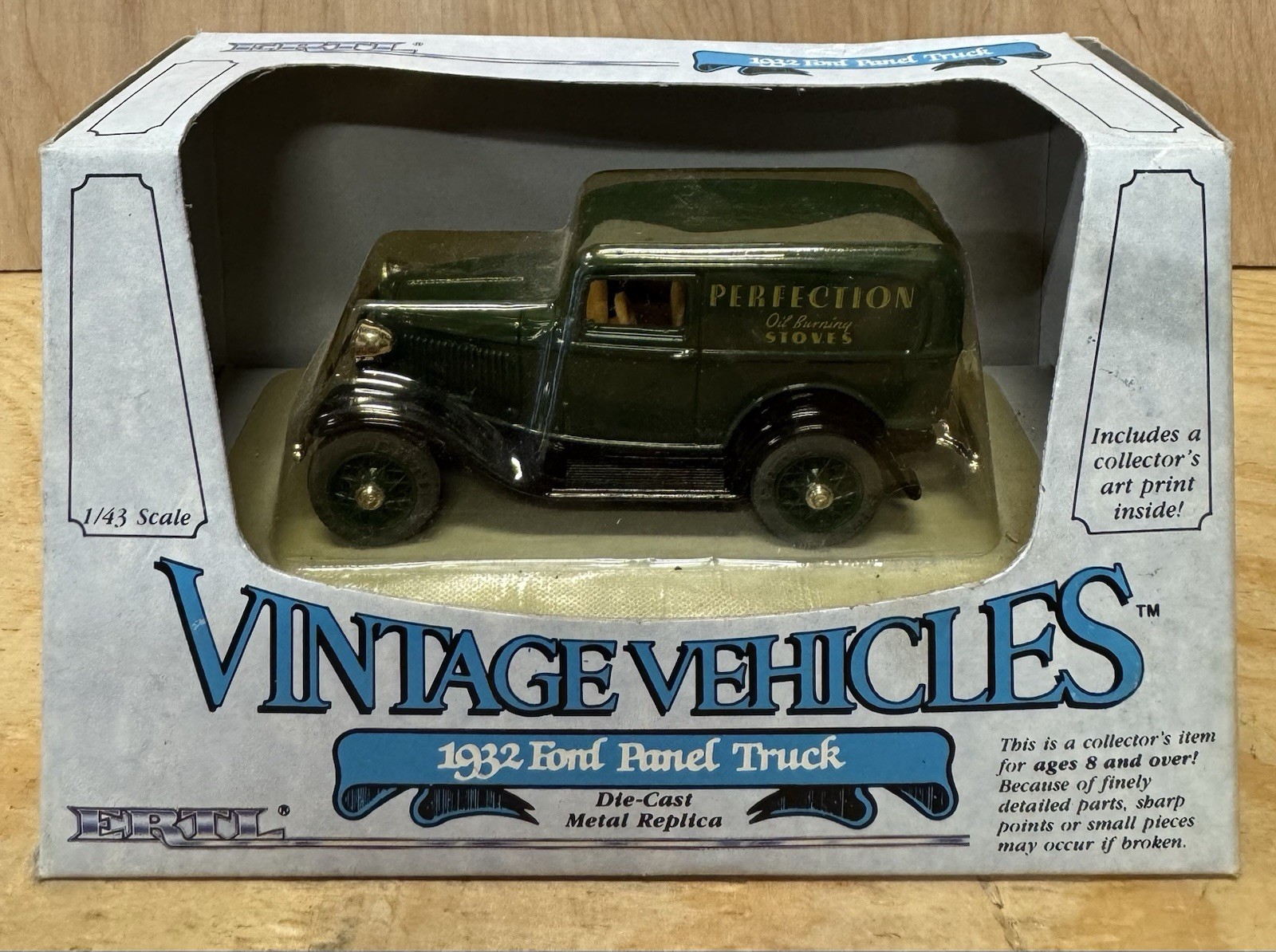 Ertl Vtg Vehicles 1932 Ford Panel Truck Perfection Oil Burning Stoves 1/43 NIB