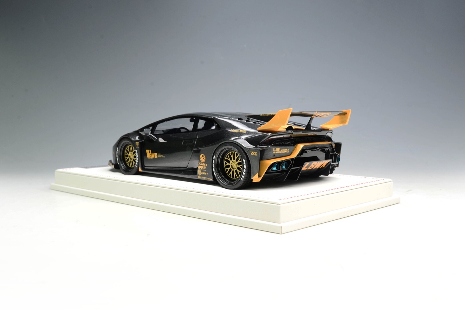 1/18 Ivy Models Lamborghini Huracan GT Liberty walk Black & Gold Leather 66 pcs