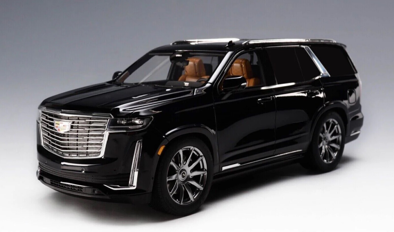 1/18 Motorhelix Cadillac Escalade 2022 in Gloss Black on Carbon Base