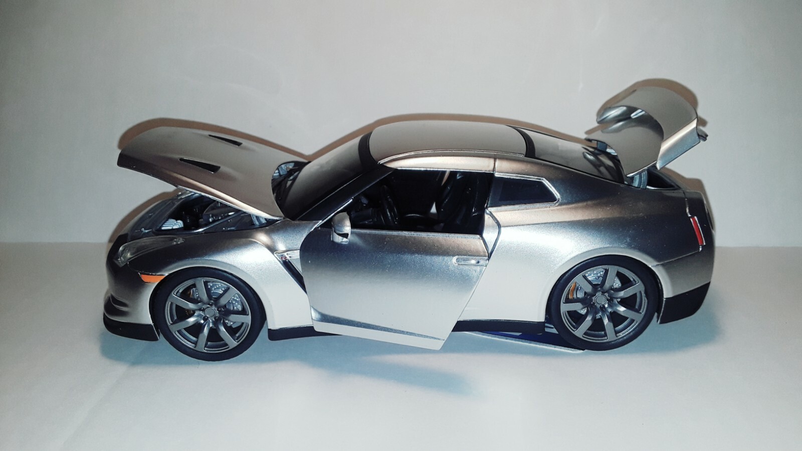 97213 JADA FAST AND FURIOUS BRIAN’S NISSAN GT-R HARD TOP 1/24 DIECAST SILVER