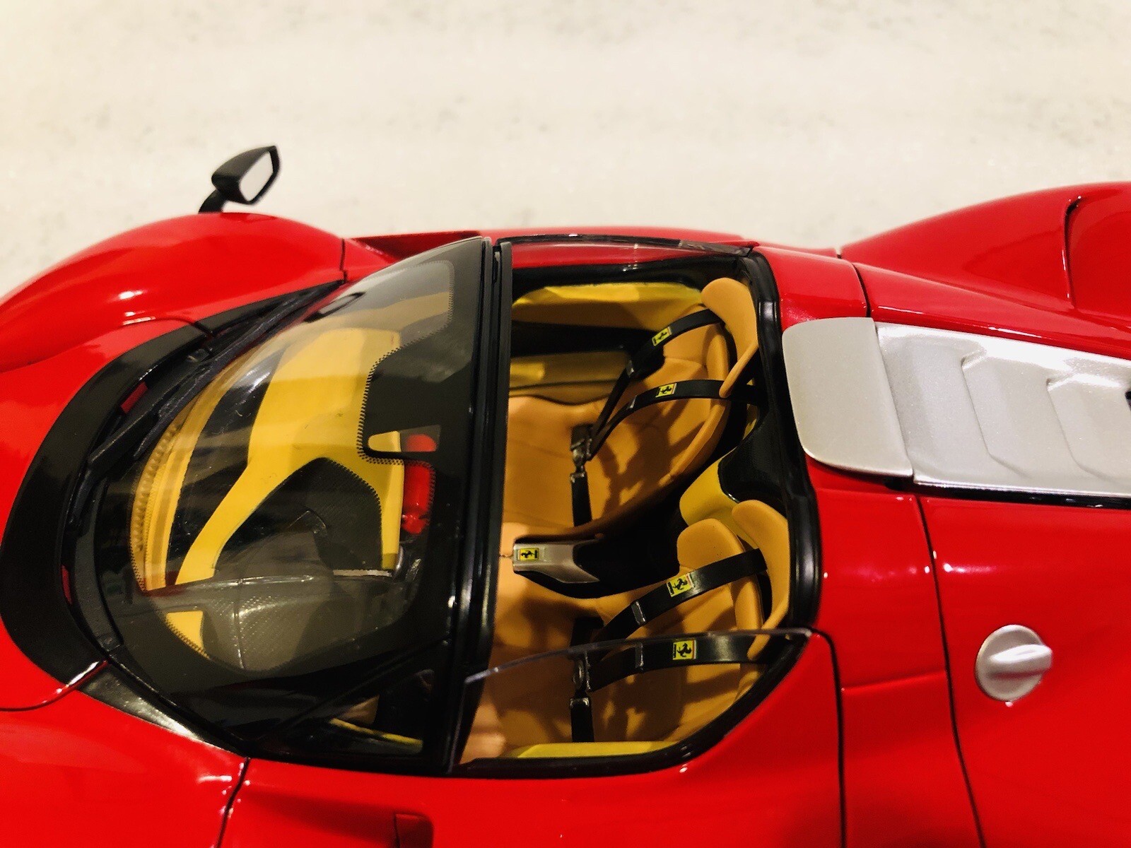 1/18 Bburago Ferrari Daytona SP3 Rosso Corsa Spider Closed Version Signature