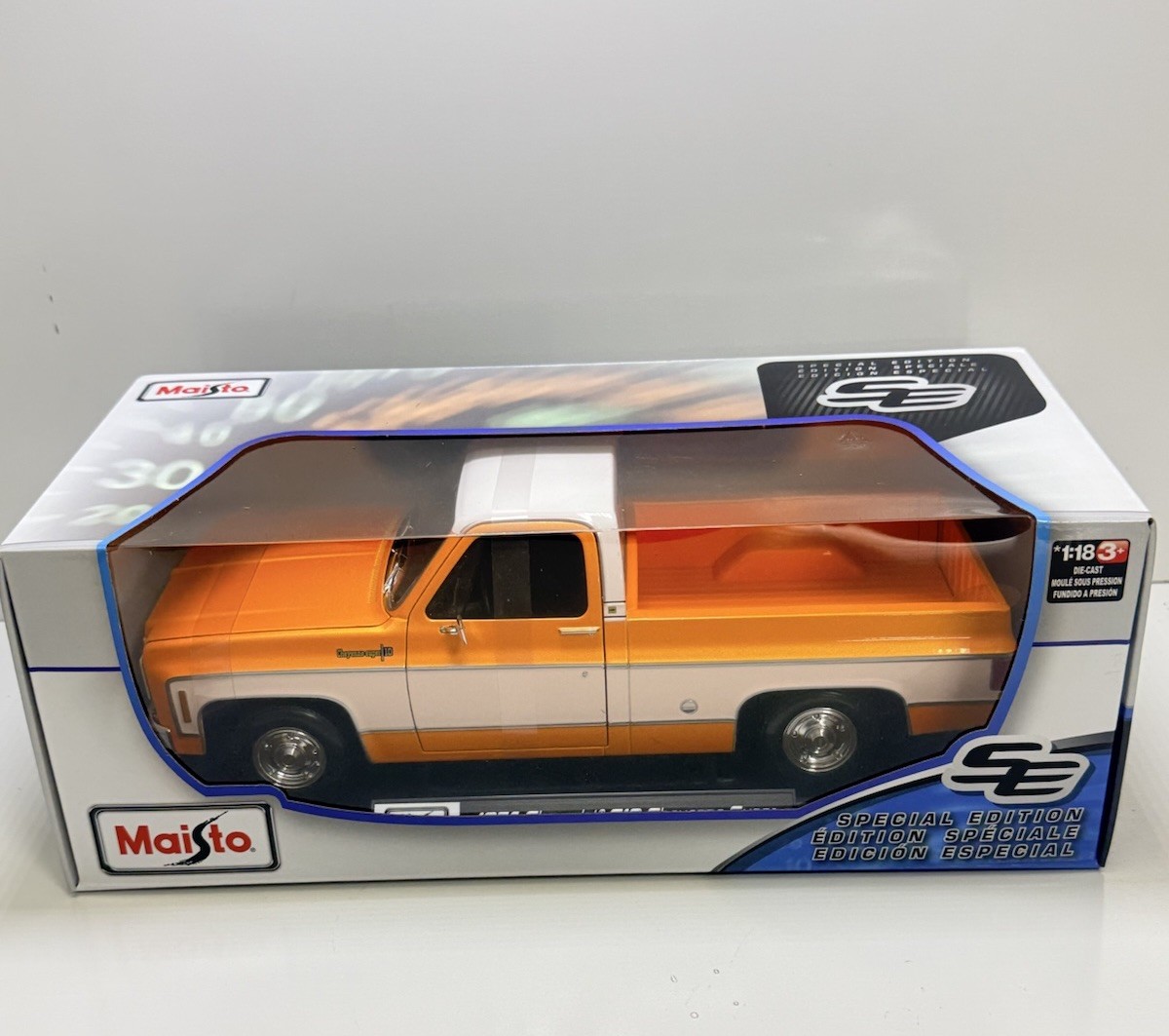 Maisto 1:18 1974 Chevrolet C10 Cheyenne Super Diecast Truck Orange/White Specia…