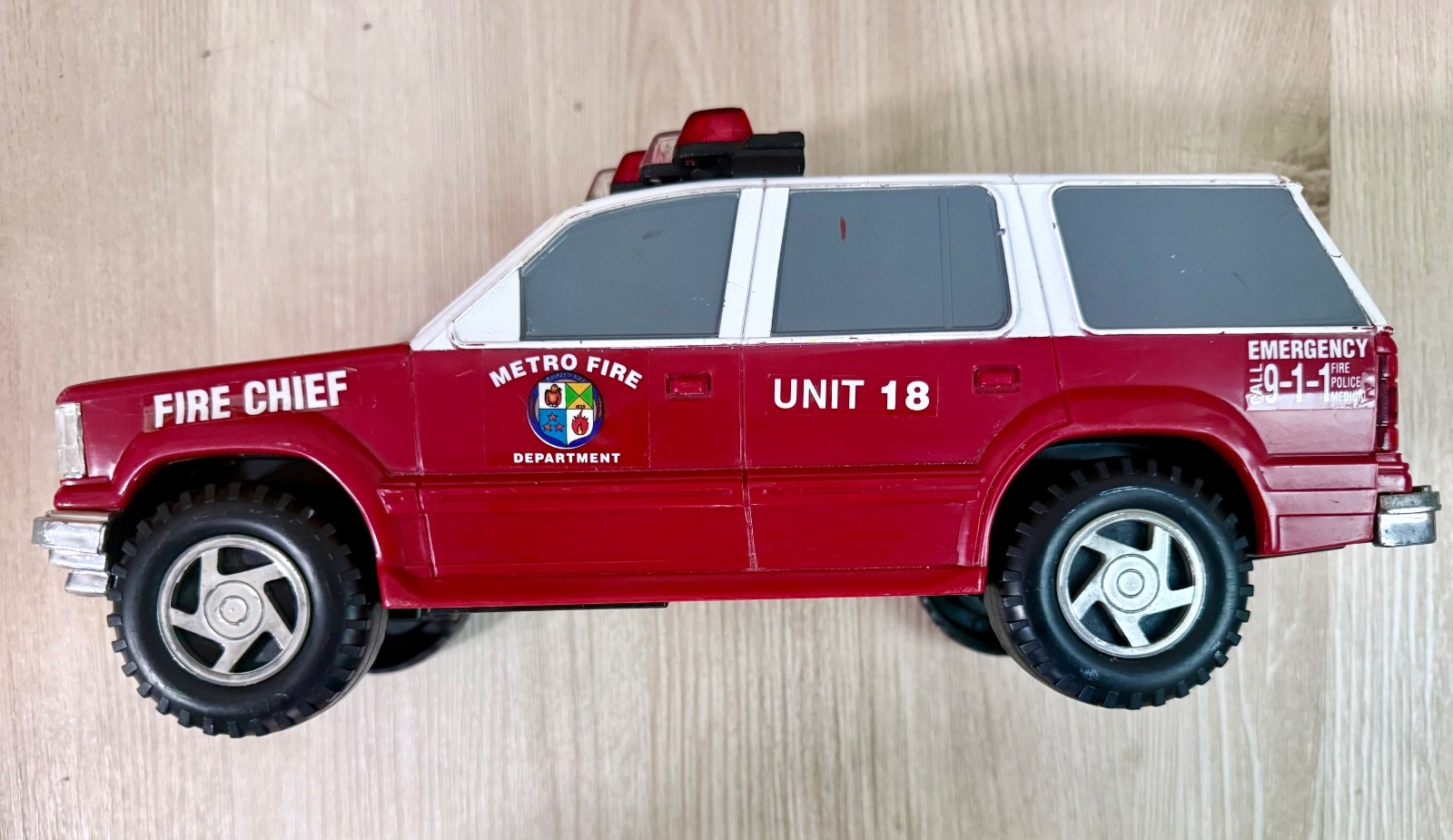 Metro Fire Dept. Unit 18 Funrise 1994 Emergency Vehicle Fire Chief Ford Explorer