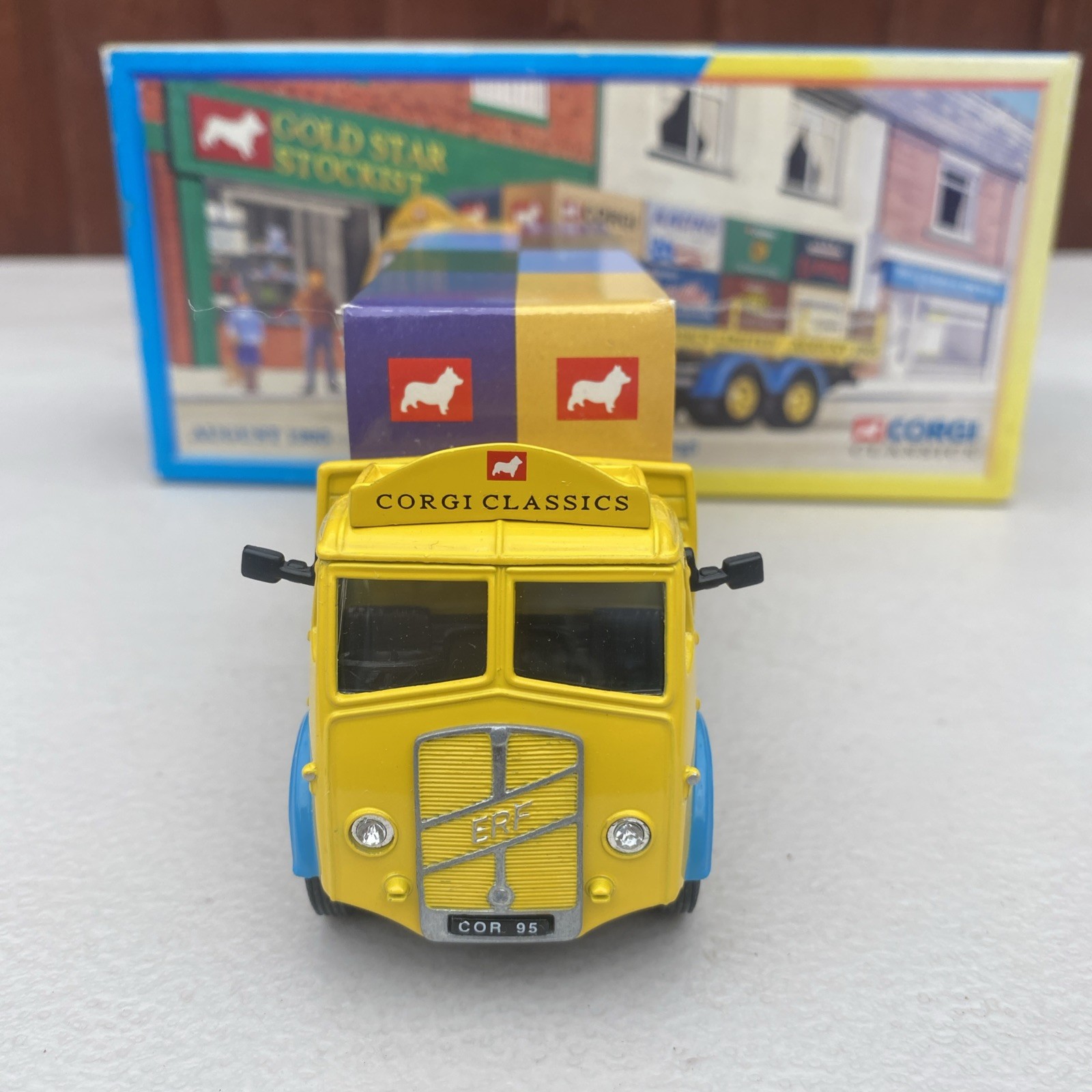 Corgi Classics August 1995 Milestone in the history CorgiERF 8 Wheel Rigid 09802