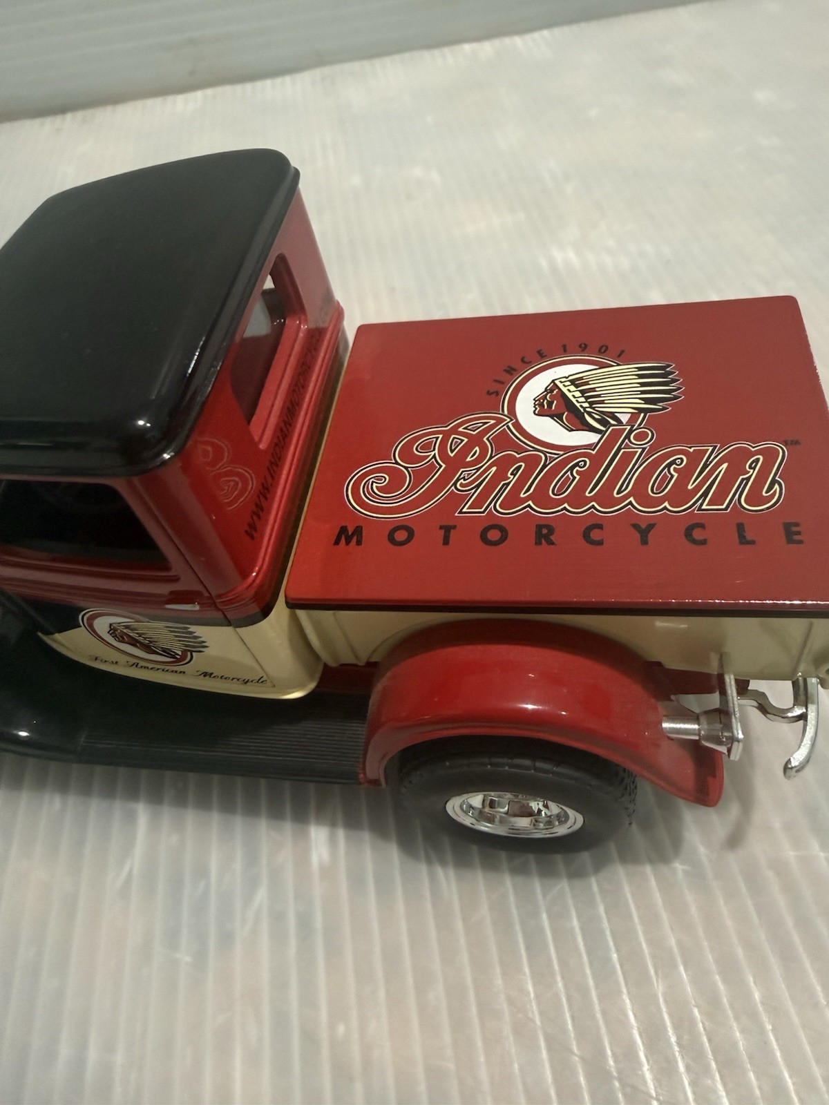Speccast Diecast 1932 Ford Limited Edition Indian Motorcycle Hot Rod No Box