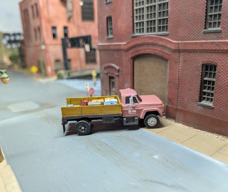 Custom Built 1/87 HO Scale 1970s Ford F600 Flatbed Delivery Truck