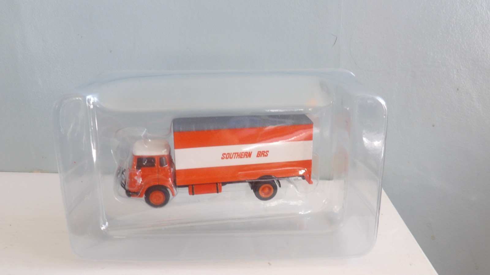 EFE 22901 SOUTHERN BRITISH ROAD SERVICE BEDFIRD TK 2 AXLE SHORT RIGID BOXVAN