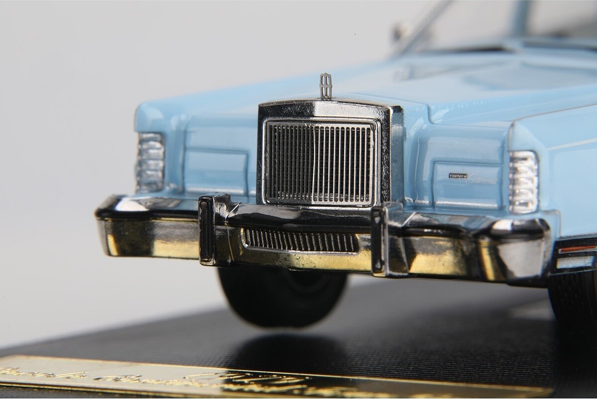 1979 Lincoln Continental Town Car Wedgewood Blue in 1:64 scale by Sun Star
