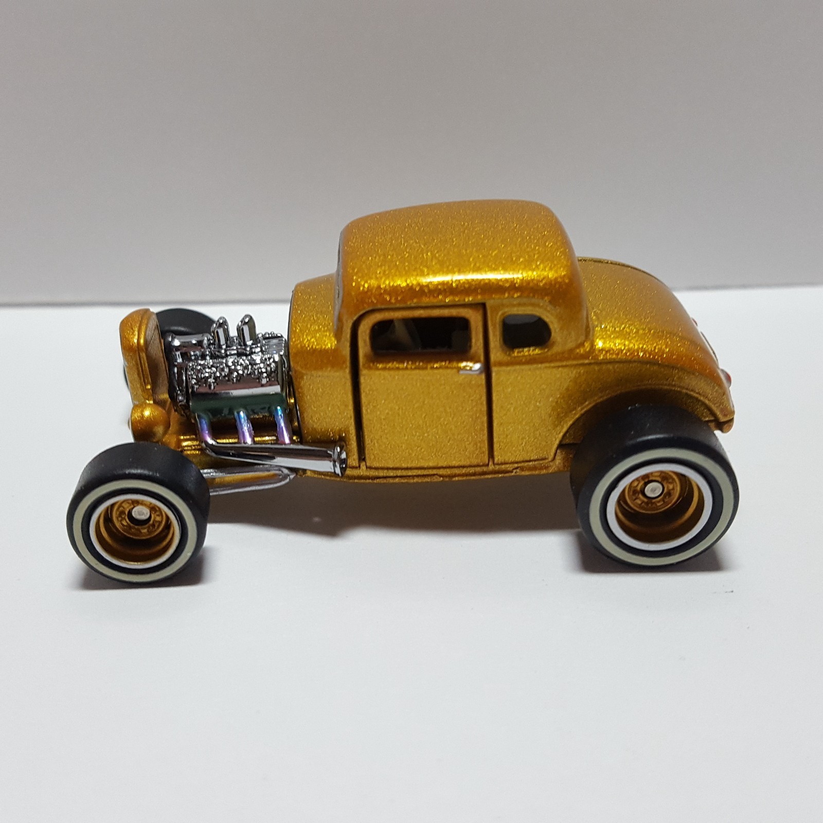Hot Wheels RLC Metalflake Gold ’32 FORD Hot Rod w/ Real Riders – Mint Loose