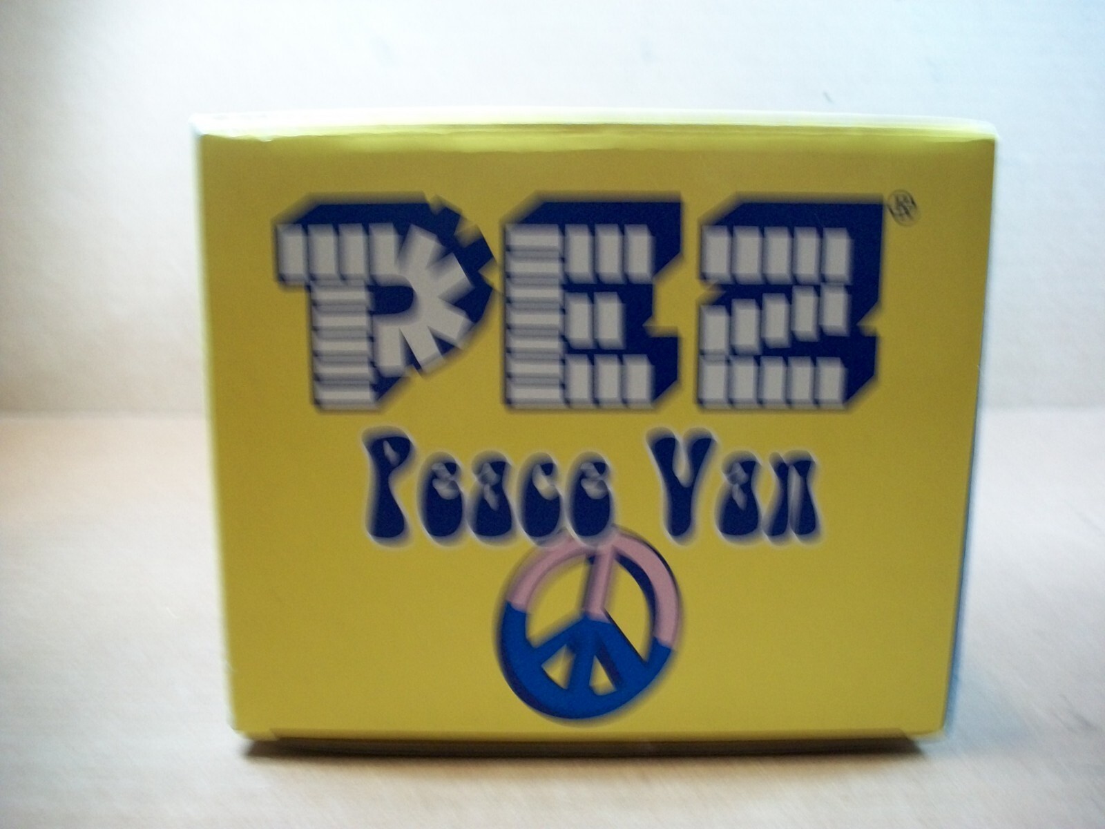 1:18 Scale VW Microbus “PEZ PEACE VAN” ~ #984 of 1000 ~ with Display Case