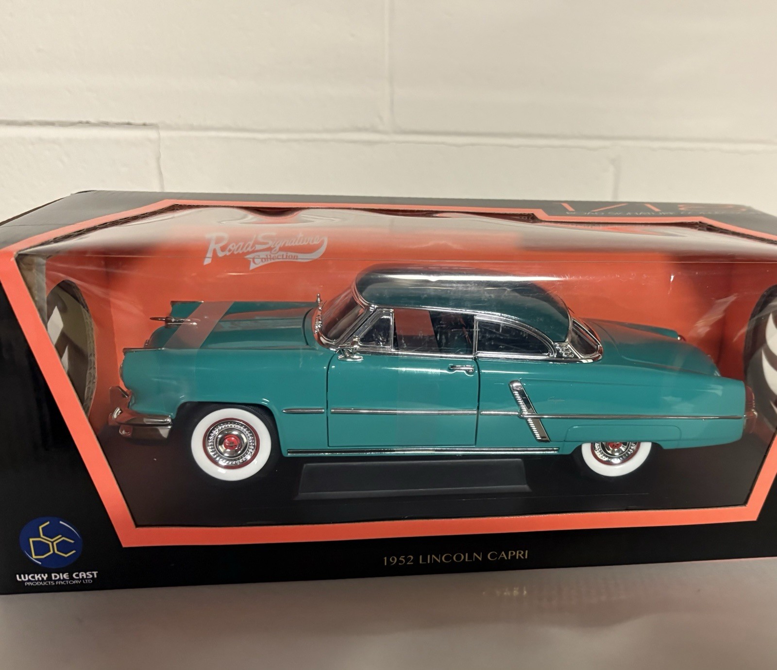 Lucky Diecast Road Signature 1952 Lincoln Capri-1/18 Scale