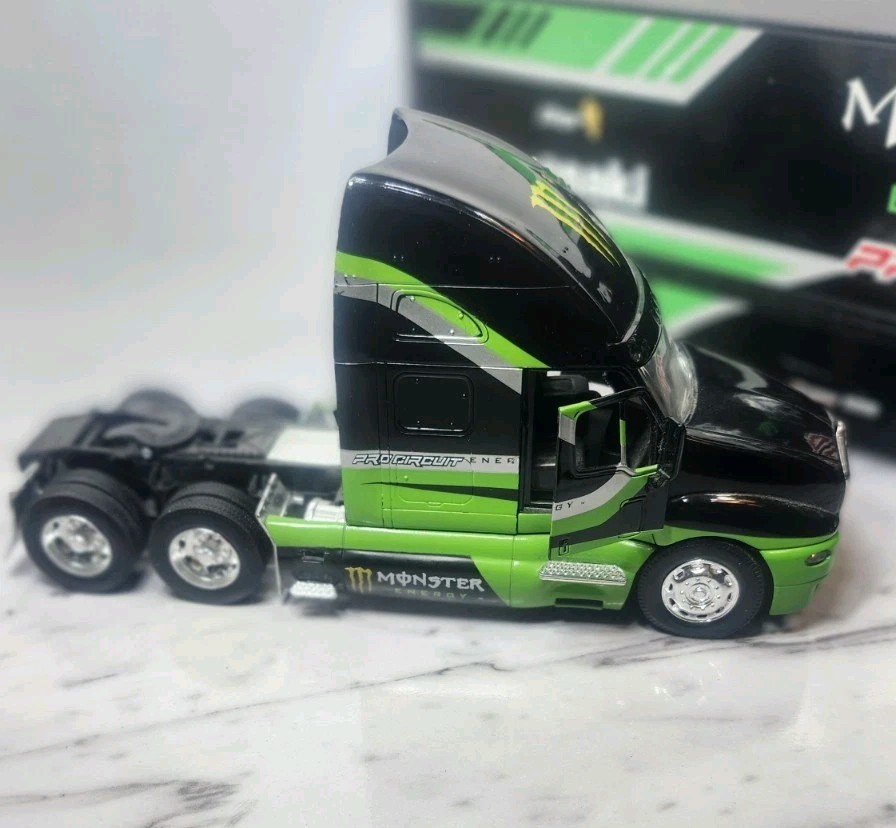 Thor Kawasaki Monster Energy Diecast 1:32 Tractor Trailer