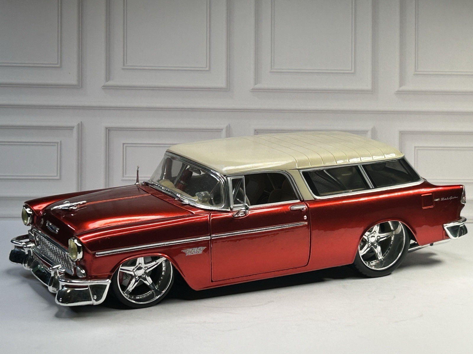 RARE Maisto 1955 Chevrolet Bel Air Nomad Pro Rodz Metallic Red 1:18 Die Cast