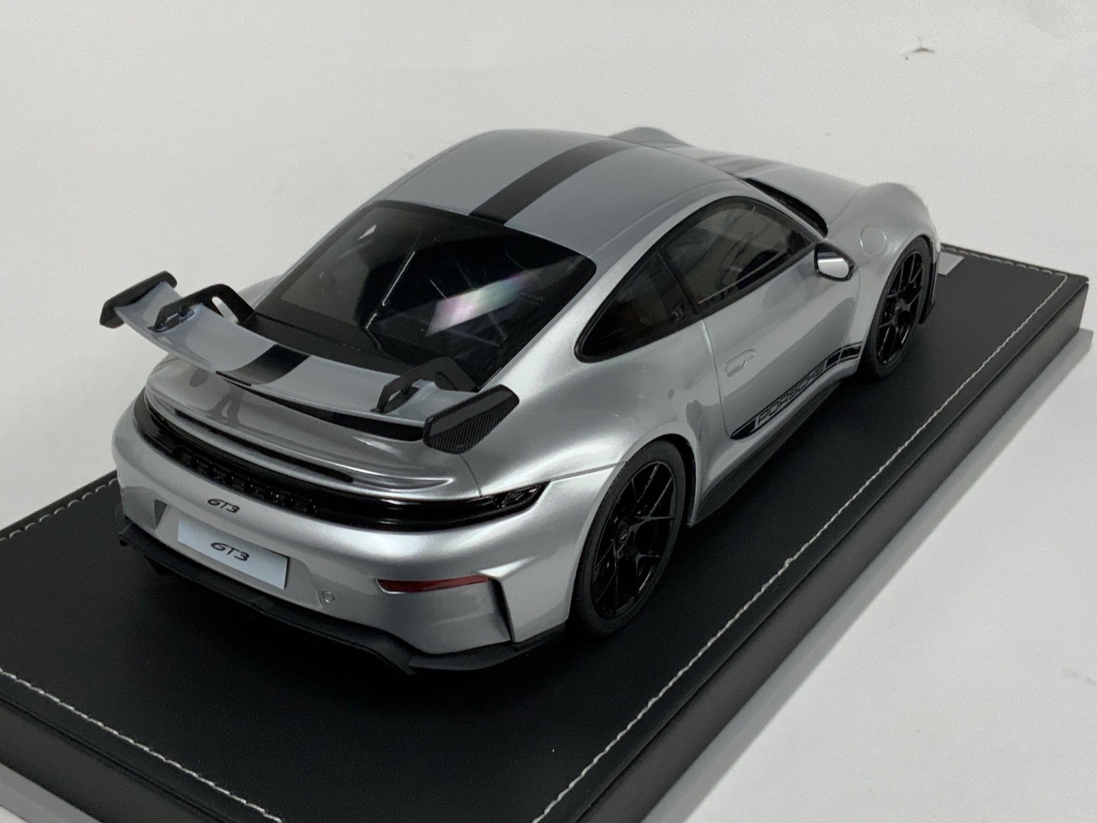 1/18 Ivy Porsche 911 GT3 992.1 Silver with Black Stripe on Leather 20 pcs AB655
