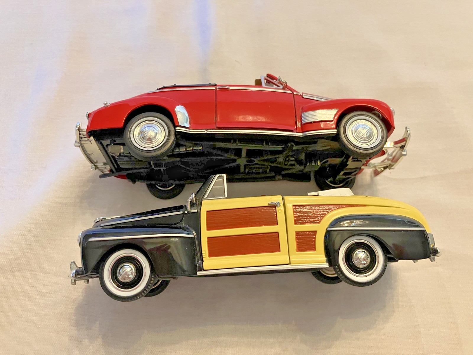 Vintage Diecast Replicas 1946 Ford & 1941 Chevrolet Convertibles 1/32 Scale