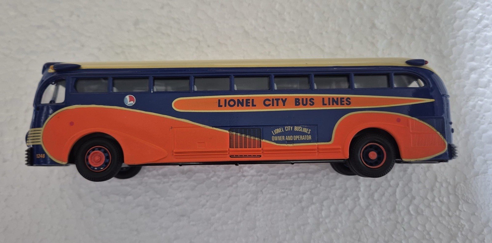 Corgi Classics Lionel City Yellow Coach 743 Bus Lines VGC Ref CE02