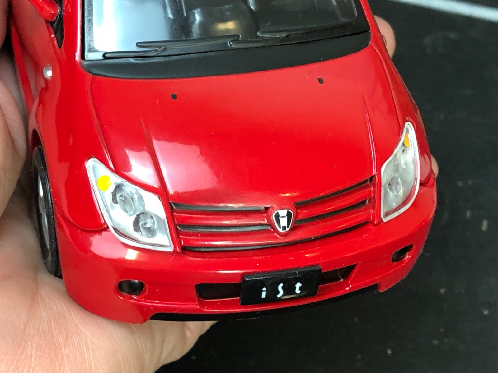 Imperfect 1:24 Diecast Car RED TOYOTA IST Official Licensed Product AS-IS